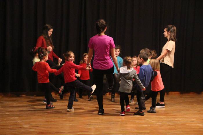 Sutarri haurren dantza taile 7 1521831064459