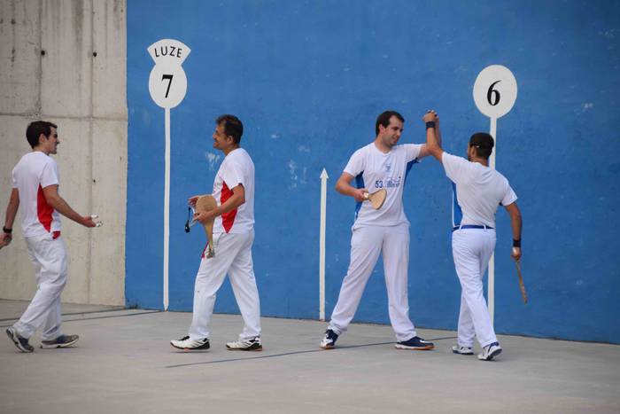 Txapelak jantzi dituzte 52.  10 1627714815166