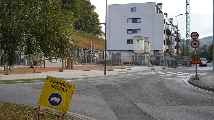 Iurramendi kaleko aldapako errepidea itxita