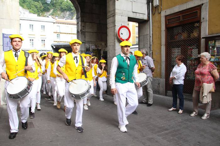 Lizarrez apaindutako kaleeta 147 1498311997674