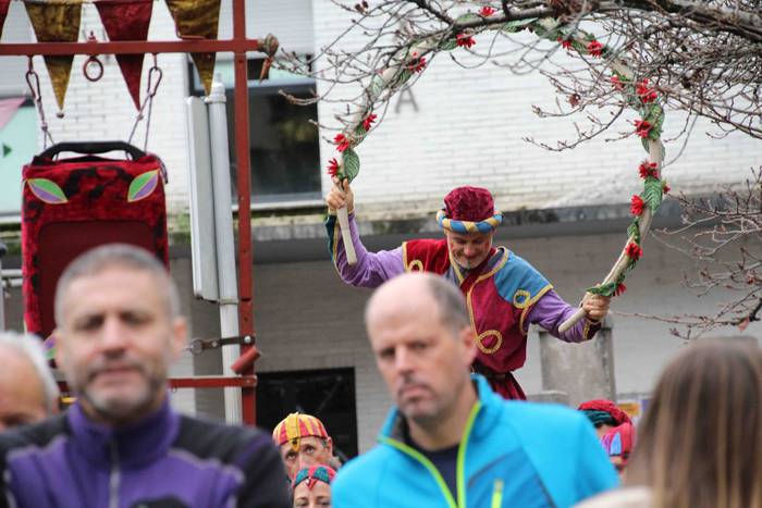 Erdi Arora bidaia, dantzan 3 1575118883693