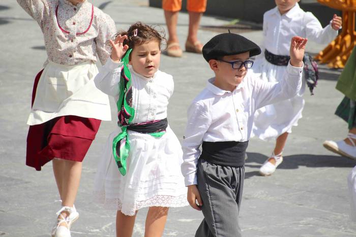 Axeri-dantza Aduna Jaiak 201 13 1534333969522