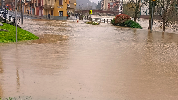 Villabonako Kale Berriaren hasierako zonaldean uholde arriskua murrizteko proiektua martxan jarri du Ura Agentziak