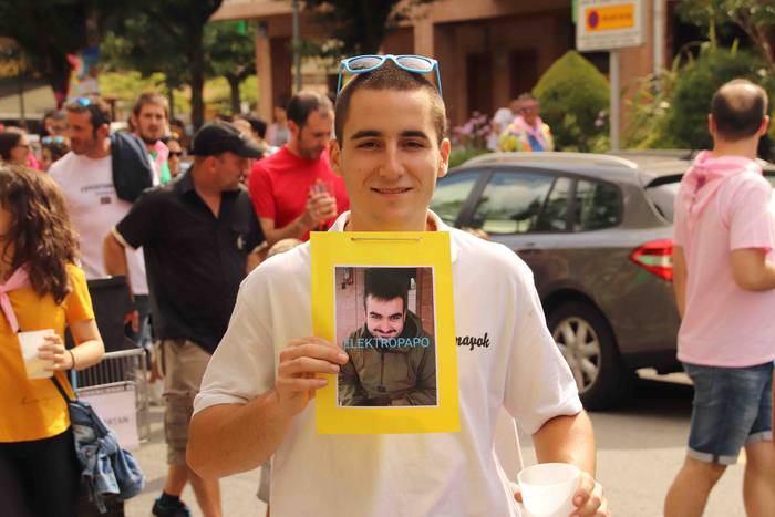 Kalean gora eta behera, kuad 52 1564506819221