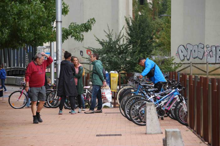 BIgarren eskuko azoka, mugik 1 1664013930161