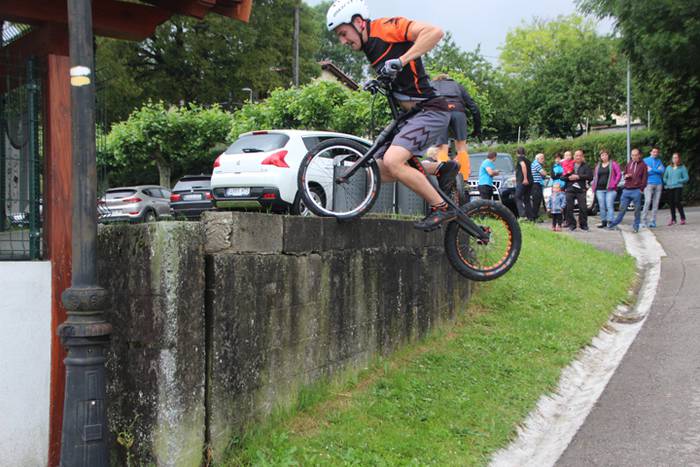 Erakustaldi batekin hasi dir 3 1496514933149