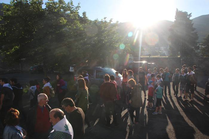 Eskuak batuta, desio bakarre 1 1528640446026