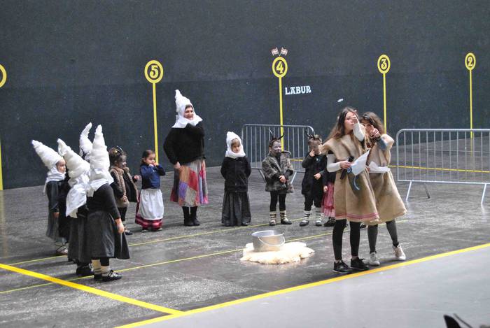 Euskal mitologiaz jantzi da  2 1582282565615