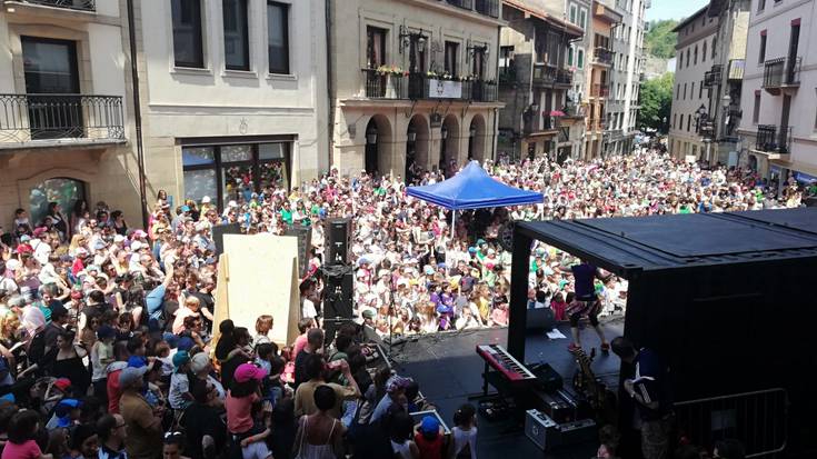 [BABESTUTAKO EDUKIA] Euskal Eskola Publikoaren festak arrakasta handia izan du