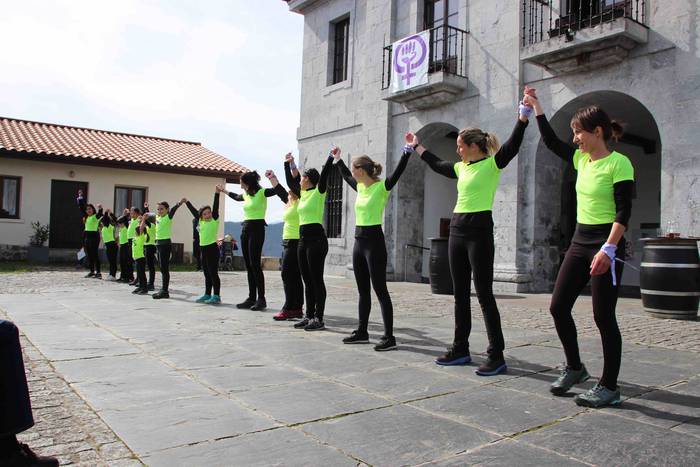 Emakumeek dantzan jarri dute 50 1552145628646