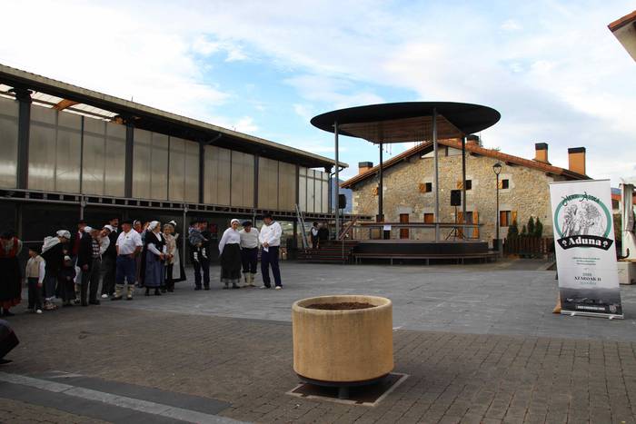 Auzolanaren fruitu, azoka 1 1541960461624