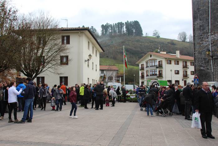 Azoka eguna Altzon 28 1481457332939