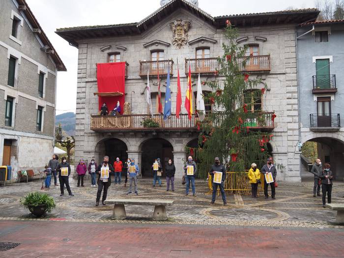 "Demokrazia" eskatuz eskuald 3 1608393002519