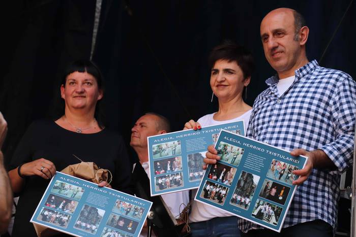 Musikak eta dantzak jantzi d 34 1531659207540