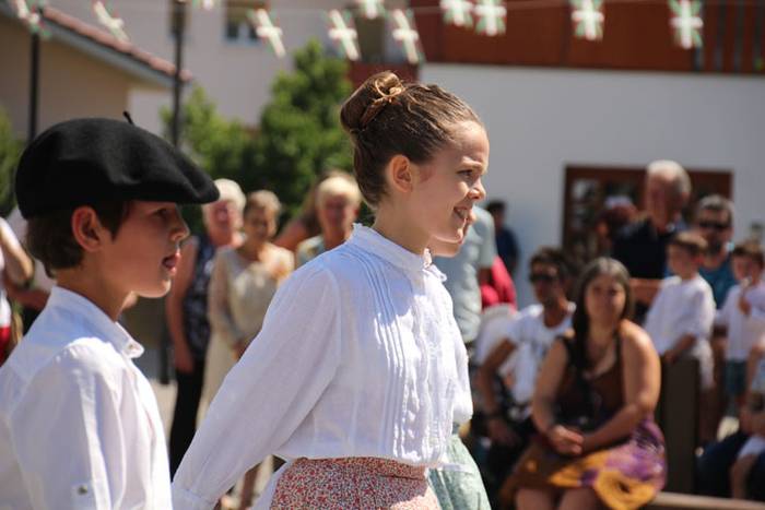 Axeriak dantzan Adunan 27 1471260834692