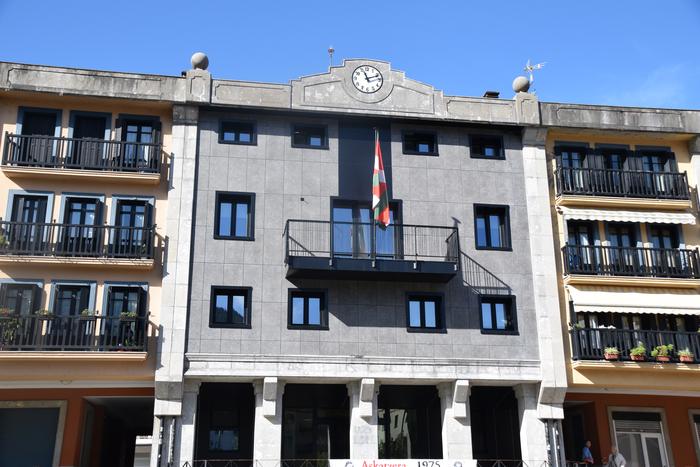 Abenduko ostiraletan itxita egongo da udaletxea