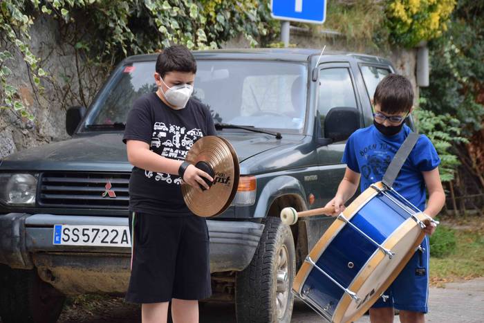 Festari itxura ematen, musik 4 1627663330837