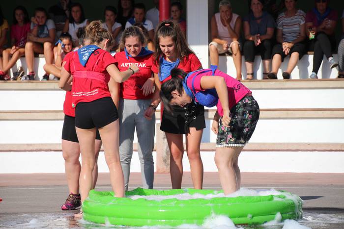 Lehiatik gutxi, festatik ask 23 1534073933932