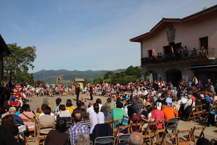 Dantza, kantua eta antzerkia 53 1494179385826