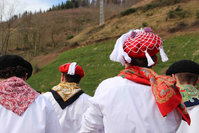 Ajerik gabe, makila eta lau  41 1551617984275