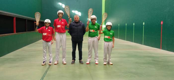 Finalerdi gazi-gozoak irurako xarelarientzat, Arrangoitzen