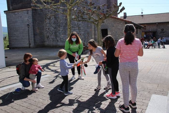 Elkartasun keinuak Adunan 11 1616942577511