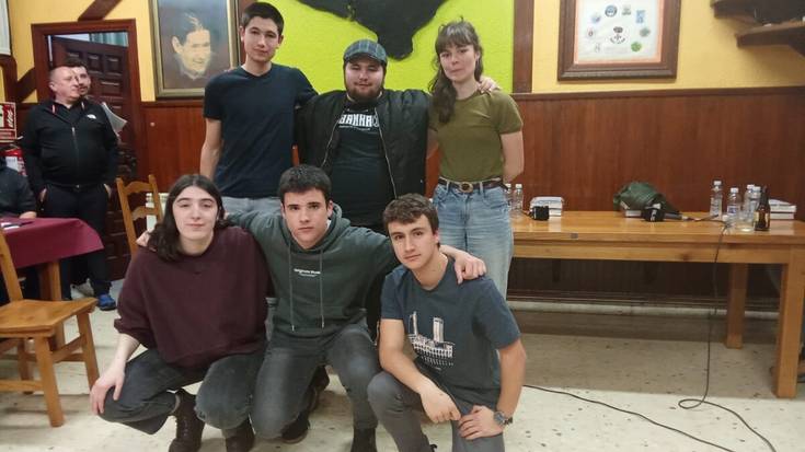 Jon Mendiluzek Aztirin eta Danel Etxeberriak Argi Berrin kantatuak