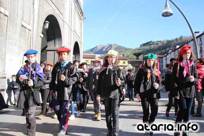 Ozenki Txistulari Taldea 2016 43 1454678392115