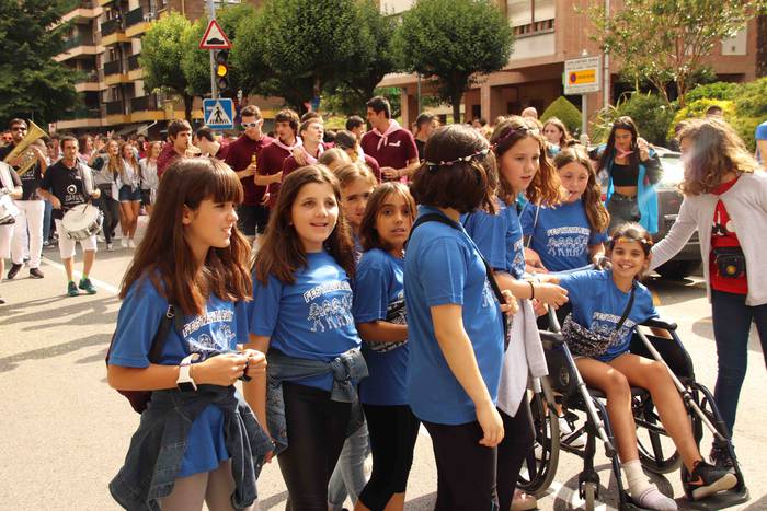 Kalean gora eta behera, kuad 33 1564506806736