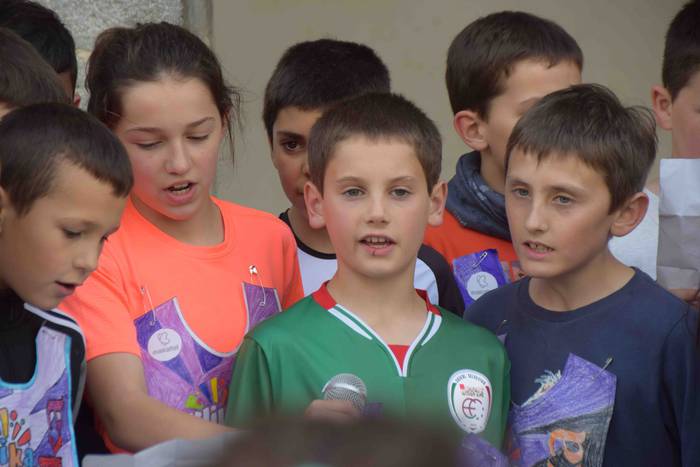 Eskuz esku ibili dute lekuko 40 1555085946687