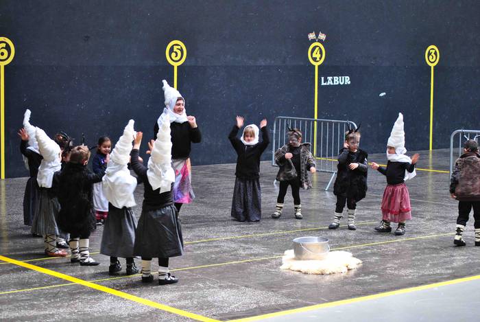 Euskal mitologiaz jantzi da  5 1582282566855