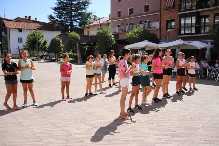 Zumba klase herrikoia Santio 13 1658941181338