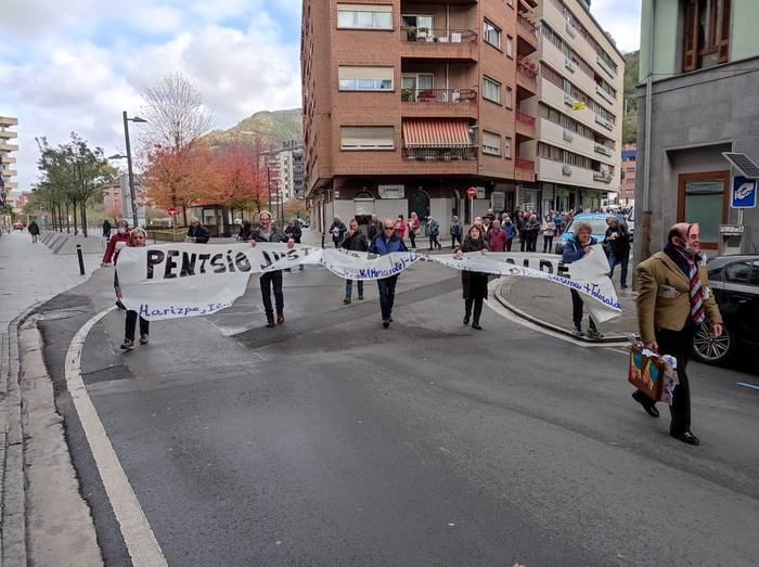 Pentsiodunen mugimendua, Ibe 18 1636449032011