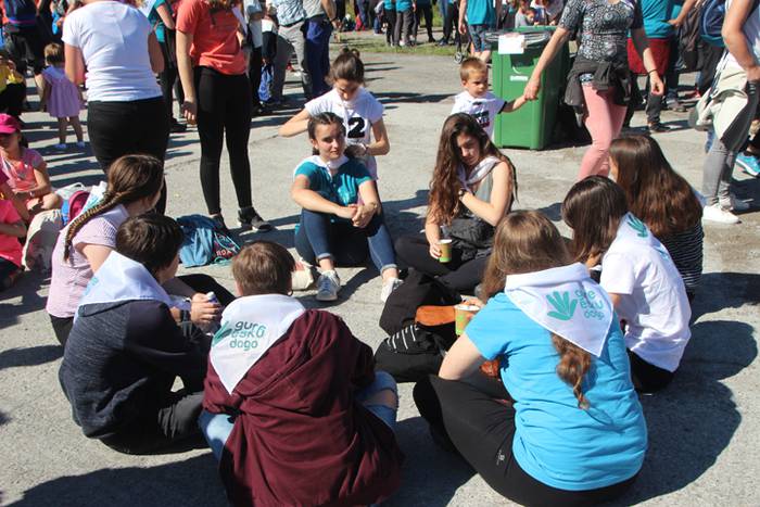 Eskuak batuta, desio bakarre 19 1528640591770