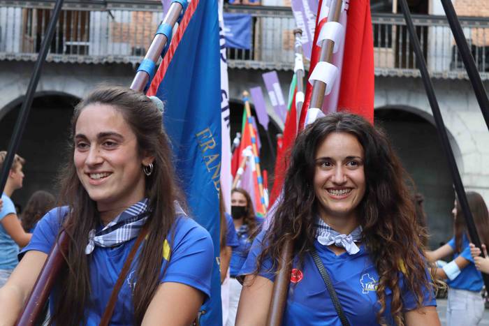 Tolosa urdinez jantzi da 57 1632073513988