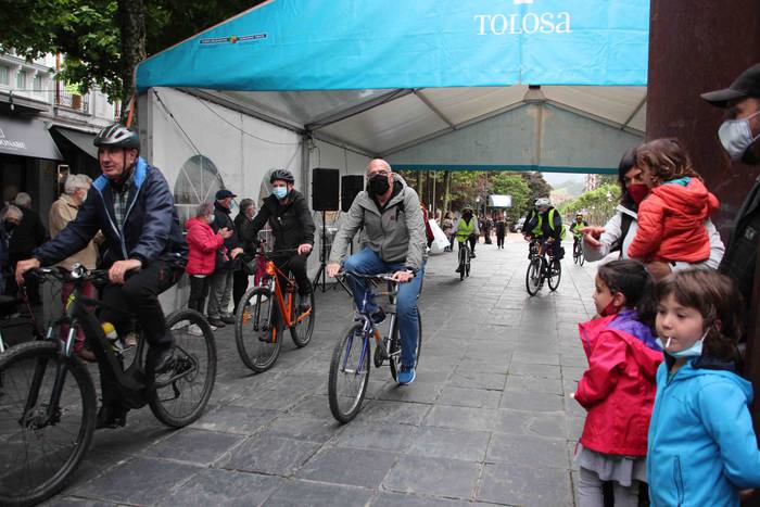 Pentsio duinak eskatuz eskua 24 1621879380331