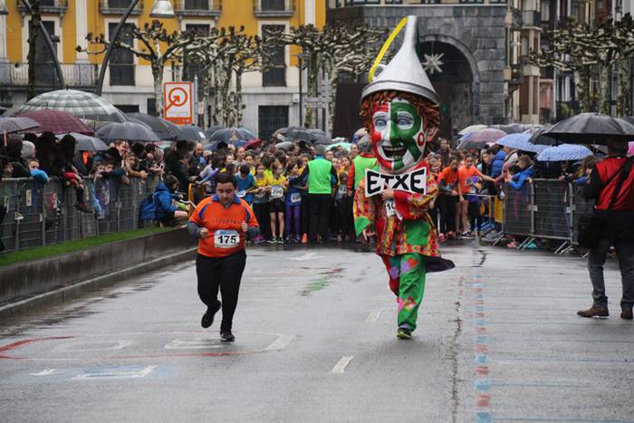 700 haur inguru XXXI. Ero Et 77 1516542313200