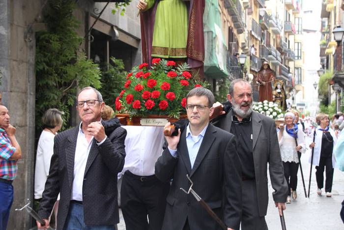 Santuek eta dantzariek poztu 83 1498312635590