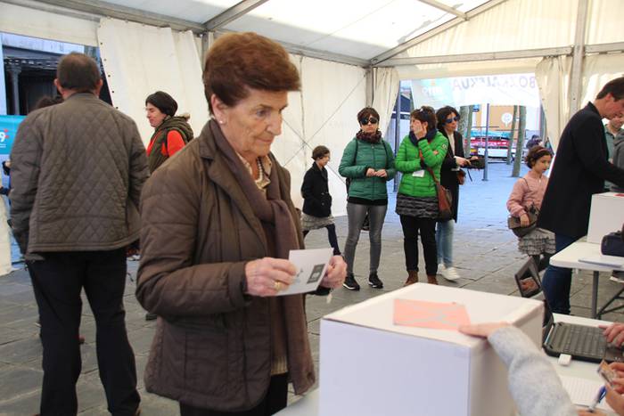 Aurpegi ezagunak bozka emate 32 1489931212297