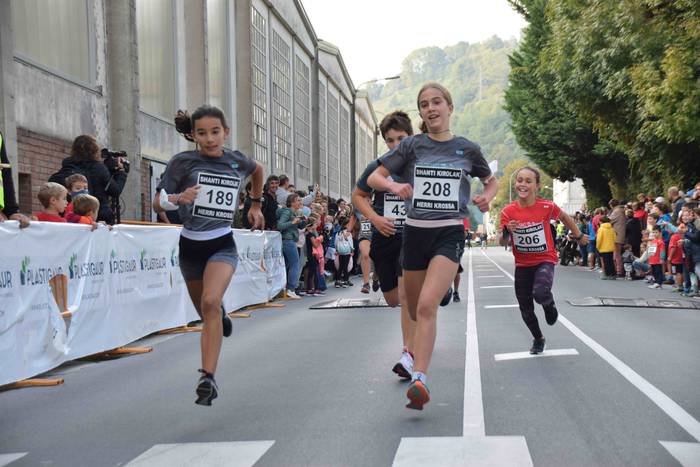 Gozatu egin dute txikienek S 65 1634039503534