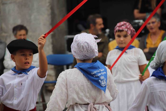 Dantzak, txistuak eta trikit 47 1565549095671