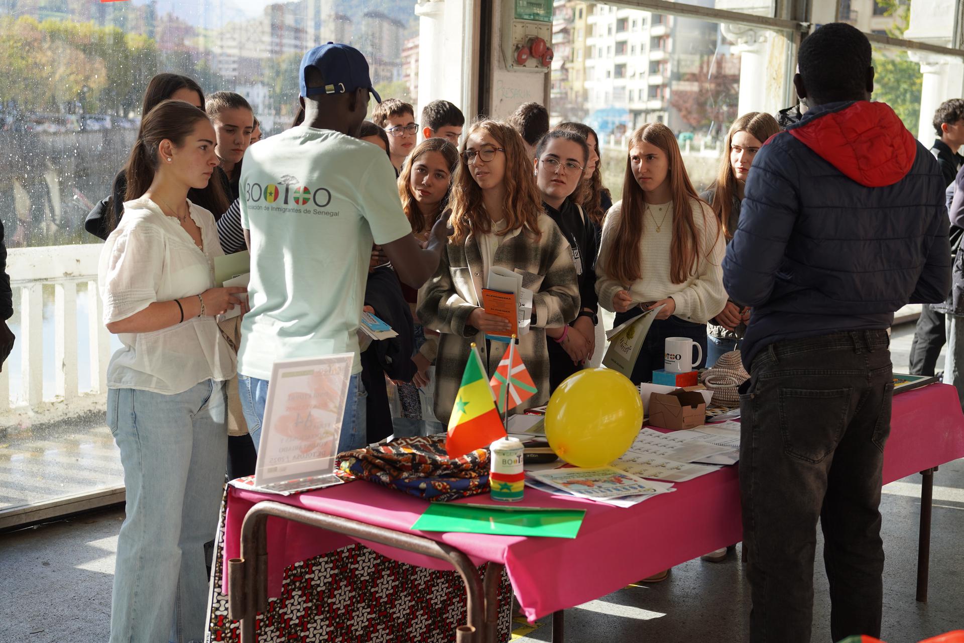 Tolosako Elkarteen eta Boluntarioen Azoka, bihar