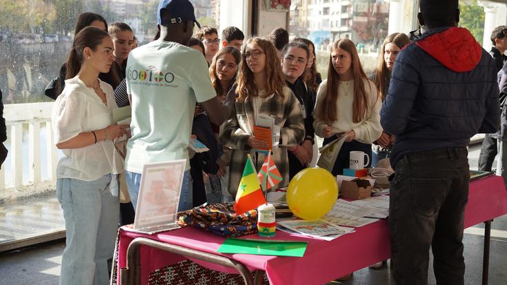 Tolosako Elkarteen eta Boluntarioen Azoka, bihar