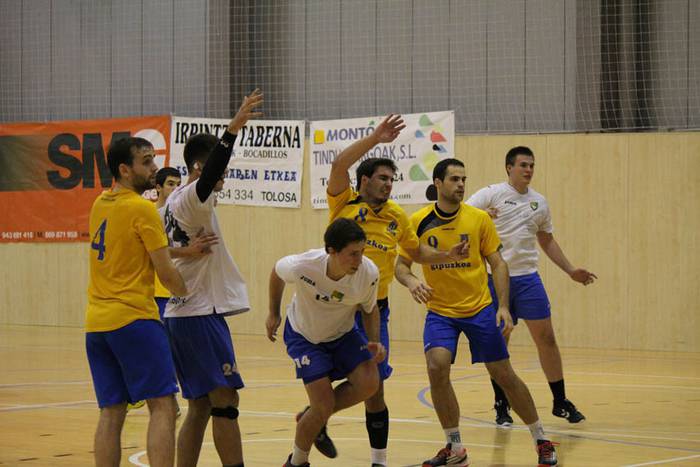 Tolosa Eskubaloi vs bidasoa b 2015 9 1445253727998