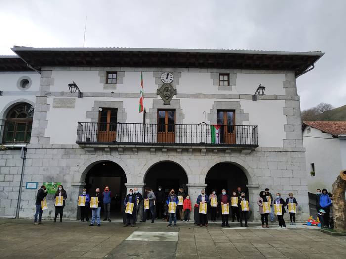 "Demokrazia" eskatuz eskuald 17 1608393021075