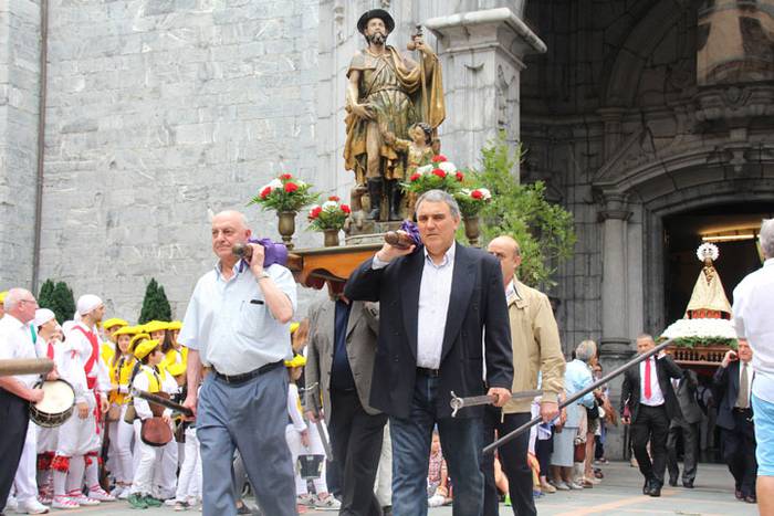 Santuek eta dantzariek poztu 40 1498312396683