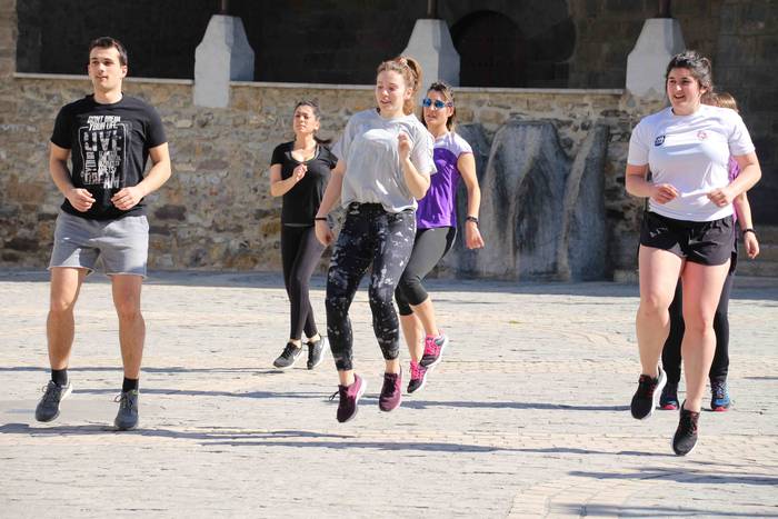 irura-gazte-asanblada-zunba- 31 1553343556414