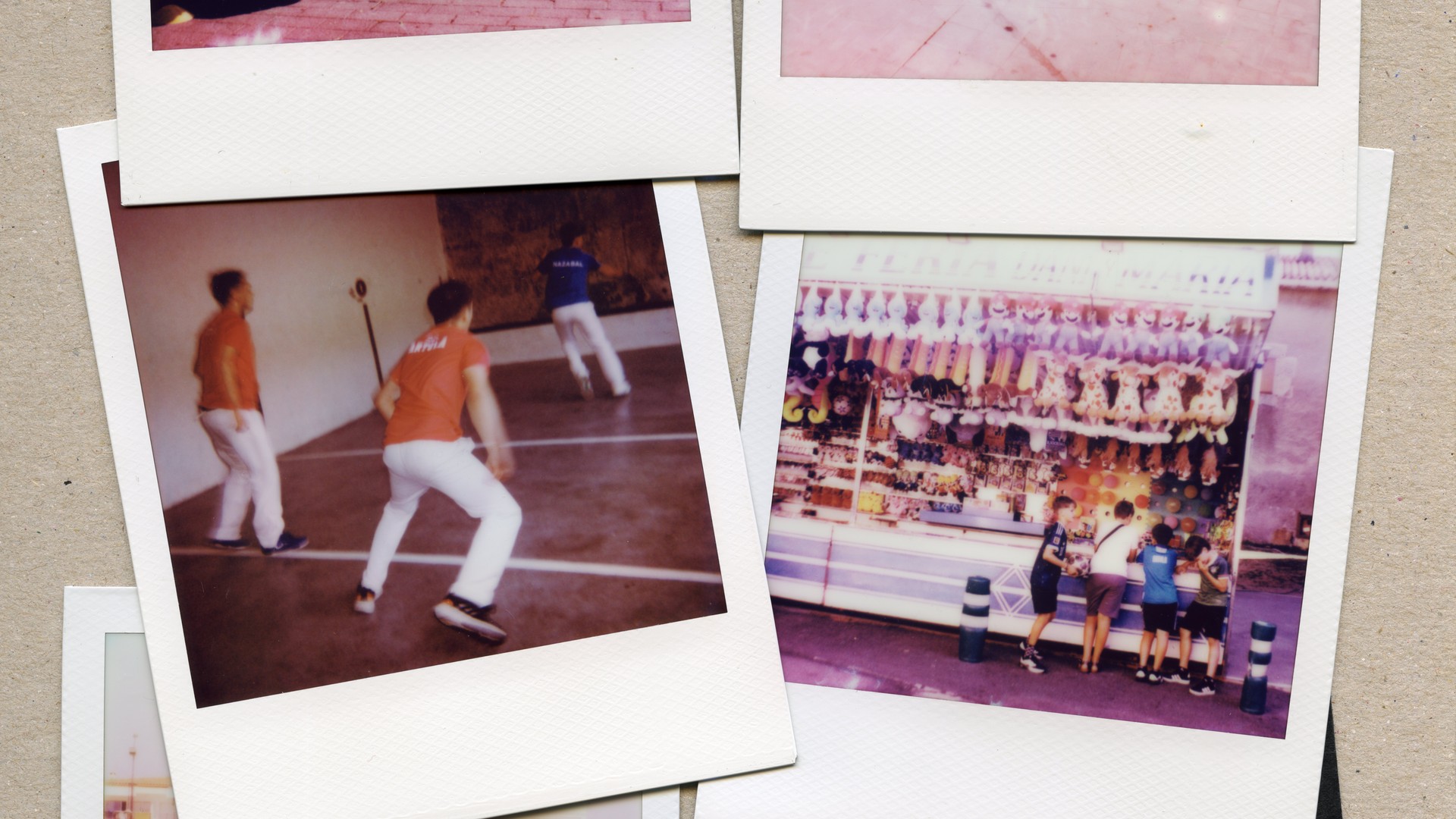 Polaroid-ekin egindako 'udako postalak'