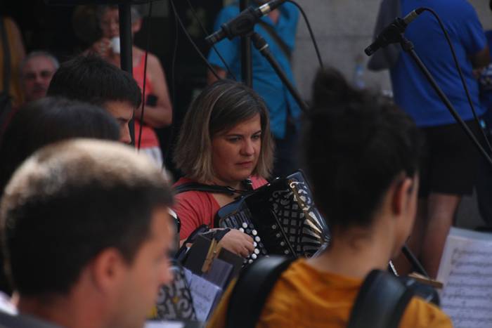 Kantatzen ez duenak, zorioni 10 1495897225065