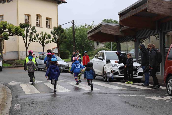 XXI. Biatloia egin dute Zizu 10 1621162201274